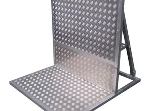 Crash Barrier, Absperrung, Crashbarrier, Stage Barrier, Stagebarrier, Demogitter, Bühnengitter, Grabengitter, mobile Absperrung, Absperrungen, Barricade, Barricades, Barrikade, Blockade, Wellenbrecher, Bühnenbarrikade,Bühnengitter
