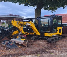 Minibagger JCB 1,9t mieten – Schaufelset und Trailer | RENDSBURG