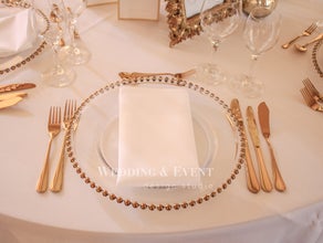 Goldenes Besteck gold Hochzeit Event Feierliche Tafel Tischdekoration Chiavari Crossback