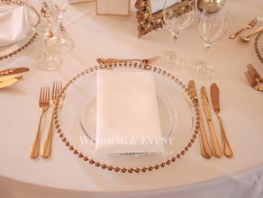 Goldenes Besteck gold Hochzeit Event Feierliche Tafel Tischdekoration Chiavari Crossback