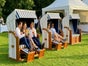 Ostsee-Strandkorb mieten – Exklusiver Zweisitzer mit Fußstützen für Events - Galerie - Bild 3