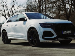 Audi RSQ8 Sportback Mieten Sportwagen 600PS Hochzeitsauto