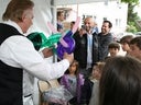 BALLONMODELLIERER " M.ORLANDO" aus Offenbach, Kinderzauberer, Papier-Schneide-Künstler ( EINMALIG!! ) - Galerie - Bild 1