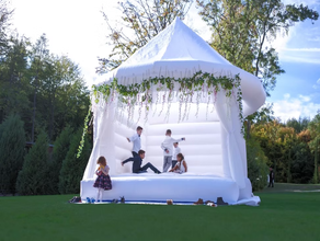 Hüpfburg weiß ideal für Hochzeiten