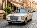Weißen Mercedes Oldtimer Strichacht aus den 70ern als Hochzeitsauto mieten. Selbstfahrer oder mit Chauffeur! - Galerie - Bild 1