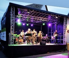 Bühne - Stage - Mobile Bühne (42 qm) - auf Wunsch mit oder ohne Technik