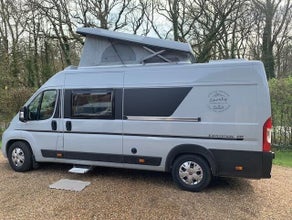 2026 Super bequemer, geräumiger Campervan mit Aufstelldach