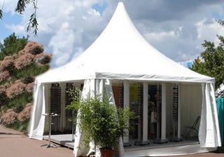 Pagode / Zelt mit elegantem Spitzdach und abnehmbaren Seitenwänden 5x5 m