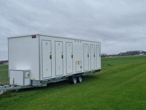 Duschcontainer / Duschanhänger mit 12 Duschen Deutschlandweite Lieferung mgl.