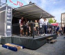 Promotiontrailer, VIP-Bereich, Messestand, Bühne