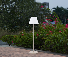 Stehlampe ,,JIMMY'' Beige mieten – Miettisch, Eventtisch, Veranstaltungstisch, Partytisch