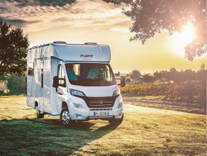 Klassischer 4-Personen-Wohnmobil mit großer U-Sitzgruppe