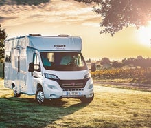 Klassischer 4-Personen-Wohnmobil mit großer U-Sitzgruppe