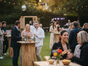 Rustikaler Stehtisch mieten – Holzbohlen-Tisch für Vintage & Outdoor Events - Galerie - Bild 3