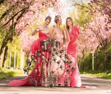 Glamouröse Showgirls & Walking Acts buchen: Las Vegas, Bauchladen & Event-Models