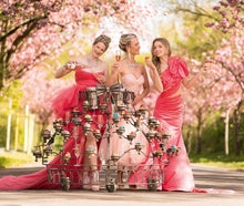 Glamouröse Showgirls & Walking Acts buchen: Las Vegas, Bauchladen & Event-Models