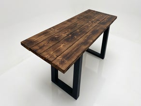 Rustikaler Holzbohlentisch, Holztisch aus alten Bohlen, dunkel lasiert mieten – Vintage Banketttisch (220x80 cm) für Hochzeiten & Events