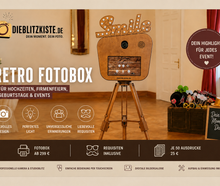 Retro Fotobox mieten (ab € 299) inkl. Foto-Design I Requisiten I Lieferung & Aufbau