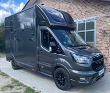 Pferdetransporter (Sodiak-Aufbau für 2 Pferde) 3-Sitzer, Automatik