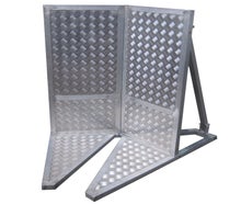 Verbindungselement, Ecke, Crash Barrier, Absperrung, Crashbarrier, Stage Barrier, Stagebarrier, Demogitter, Bühnengitter, Grabengitter, mobile Absperrung, Absperrungen, Barricade, Barricades, Barrikade, Blockade, Wellenbrecher, Bühnenbarrikade, Corner