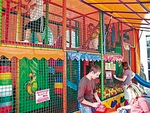 Spielmobil / Bälleparadies / Spielhaus