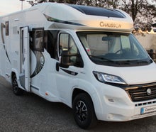 Wohnmobil mit Längsbetten und Hubbett, 170PS, 4 Personen