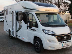 Wohnmobil mit Längsbetten und Hubbett, 170PS, 4 Personen