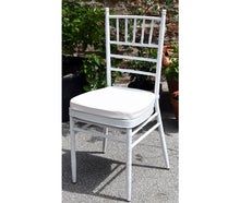 Chiavari Sessel mit Polster - Metall weiß oder Holz limewash