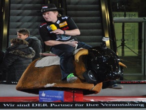 Bullriding - Rodeo Simulator - Bullenreiten - Weltrekord im 24h Nonstop Bullriding