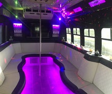 Partybus, Schulbus, kostenlose Getränke und roter Teppich incl., Tanzstange! Zudem dürfen Sie kostenlos eigene Getränke mitbringen!