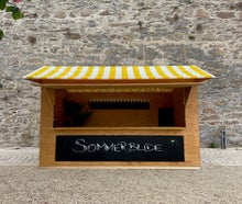 Verkaufshütte oder Pavillon z.B. für den Weihnachtsmarkt, Marktstand, Bude, Weihnachtsmarktbude, Verkaufsstand, Teststation, Testbude, Corona