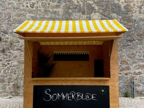Verkaufshütte oder Pavillon z.B. für den Weihnachtsmarkt, Marktstand, Bude, Weihnachtsmarktbude, Verkaufsstand, Teststation, Testbude, Corona