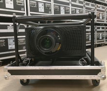 Hochleistungs-Beamer mit 30.000 Lumen - Christie Boxer 4K30 inkl. Objektiv und Flugrahmen