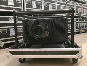 Hochleistungs-Beamer mit 30.000 Lumen - Christie Boxer 4K30 inkl. Objektiv und Flugrahmen