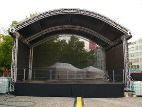Rundbogenbühne / Bühne Prolyte Arc Stage II 6 x 4 m, 8 x 6 m, 9 x 7 m, 11 x 9 m