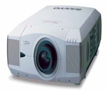 Videoprojektor / Beamer Sanyo PLC-XF 45 mit 10.000 Ansi-Lumen