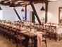 Rustikaler Holzbohlentisch, Holztisch aus alten Bohlen, dunkel lasiert mieten – Vintage Banketttisch (220x80 cm) für Hochzeiten & Events - Galerie - Bild 3
