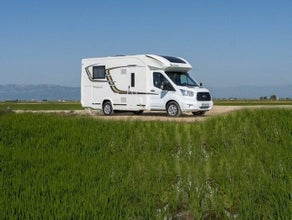 Sunlight T 69 - Teilintegrierter mit Markise, Heckgarage und TV