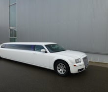 Stretchlimousine Chrysler 300C weiss mit Chauffeur+TOP Ausstattung+Professioneller Service. -EliteLimos-