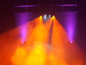 Lichtanlage mieten ab 129 €: Lichtshow mit Moving Heads, Laser und Strobe ✓ DMX ✓ kautionsfrei