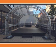 Rundbogenbühne Set T/B/H 5 × 4,5 × 3,5m auch mit kompletter Bühnentechnik (Ton/Licht/Video) buchbar!