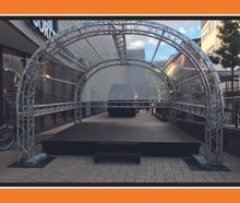 Rundbogenbühne Set T/B/H 5 × 4,5 × 3,5m auch mit kompletter Bühnentechnik (Ton/Licht/Video) buchbar!