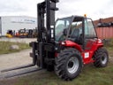 4x4 Geländestapler mit bis zu 5 Tonnen Tragkraft und 5,5m Hubhöhe - Allrad mit Vollkabine und großer Bereifung - Galerie - Bild 1