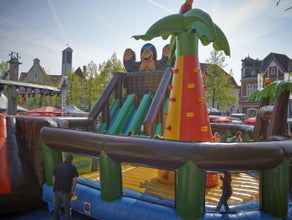 Adventureland Großspielplatz mit Doppelrutsche mieten