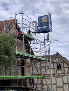 Gerüstaufzug Gerüstlift Materiallift Materialaufzug Senkrechgtlift Senkrechtaufzug Zahnstangenlift Zahnstangenaufzug Bauaufzug Baulift GEDA 200 Z