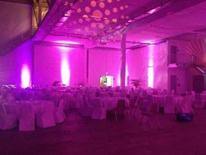Outdoor IP 65 LED Floorspot mit 180 Watt mit RGBW Farbmischung / kann auch aufgehängt werden / DMX-steuerbar / wasserdicht
