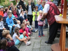Kinderzauberer Offenbach  M.ORLANDO  ( Ehemalige Zirkus-Clown ) zaubert ab 6 Kinder ab 4 Jahr alt, Ballonmodellierer, Papier-Scheide-Künstler