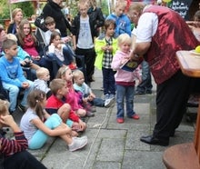 Kinderzauberer Offenbach M.ORLANDO ( Ehemalige Zirkus-Clown ) zaubert ab 6 Kinder ab 4 Jahr alt, Ballonmodellierer, Papier-Scheide-Künstler