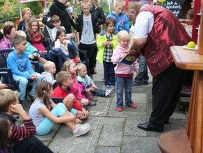 Kinderzauberer Offenbach M.ORLANDO ( Ehemalige Zirkus-Clown ) zaubert ab 6 Kinder ab 4 Jahr alt, Ballonmodellierer, Papier-Scheide-Künstler