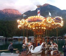 historisches Dampf-Pracht-Caroussell mit Dampf, Karussell, Kinder,